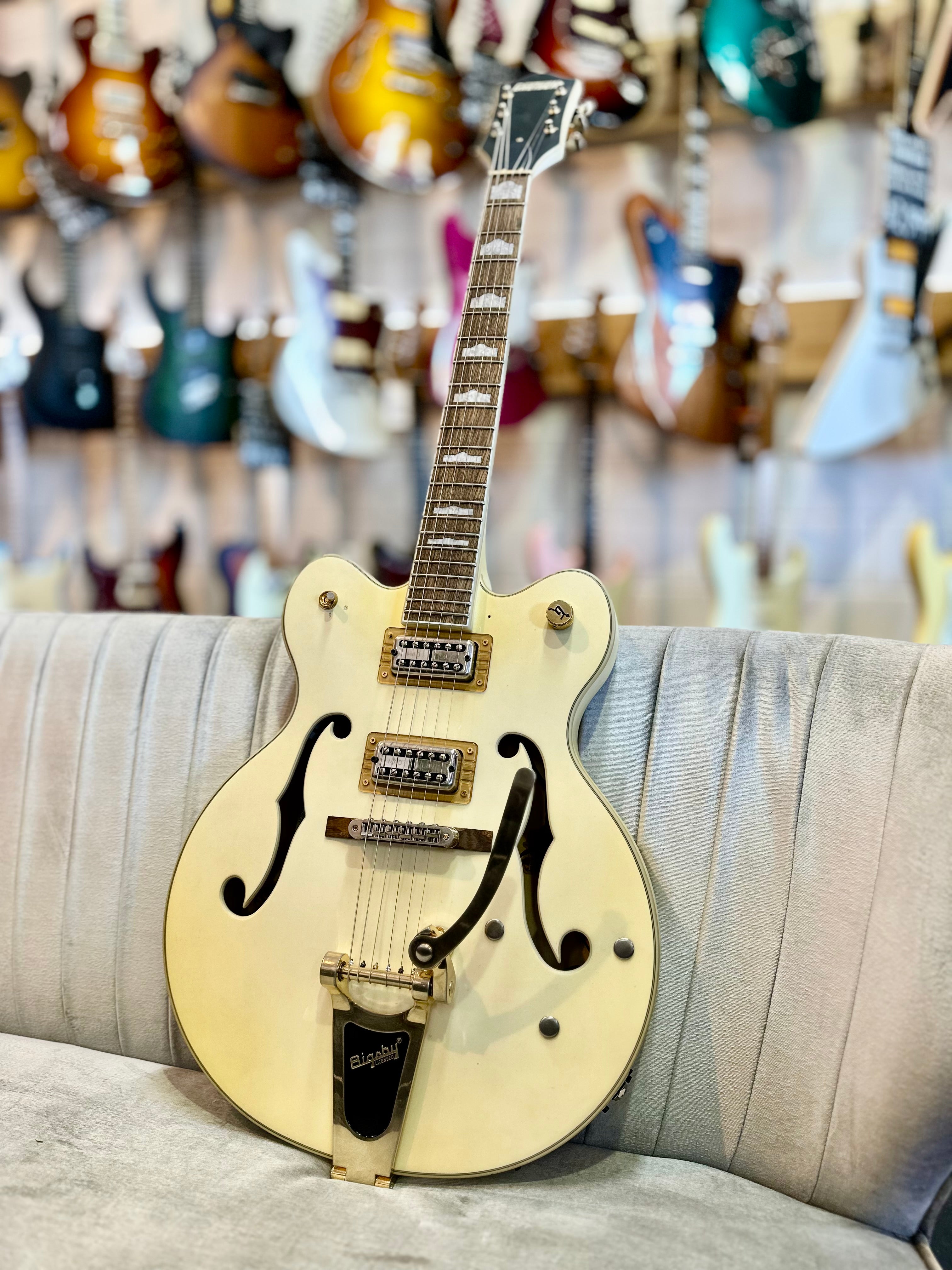 Gretsch | Leadbetter Rabid Dog Relic | G5422TG | Relic Vintage White Gretsch | Leadbetter Rabid Dog Relic | G5422TG | Relic Vintage White